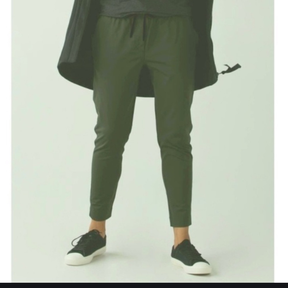 Lululemon Jet Crop Slim sz 6 FATG